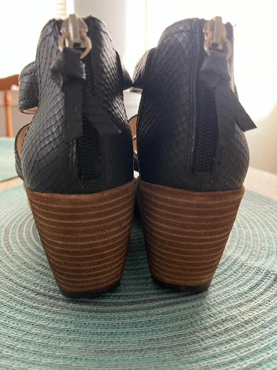 Dr. Scholl’s “Long Island” Black Wedge Sandals Textured Straps - Picture 4 of 7